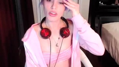 Hot amateur webcam teen masturbates for their fans