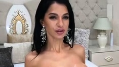 Amateur Webcam Babes Going Solo