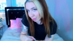 Perverse teen babe plays solo