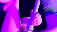 Blonde solo toying