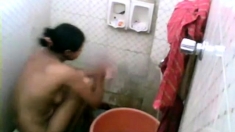 desi girl bathing