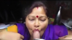 Desi aunty giving blowjob and deepthroat drank cum